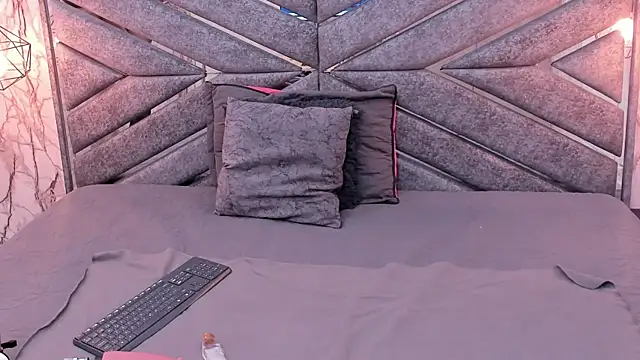 SASHA BROWNIE   online show from November 17, 8:02 pm