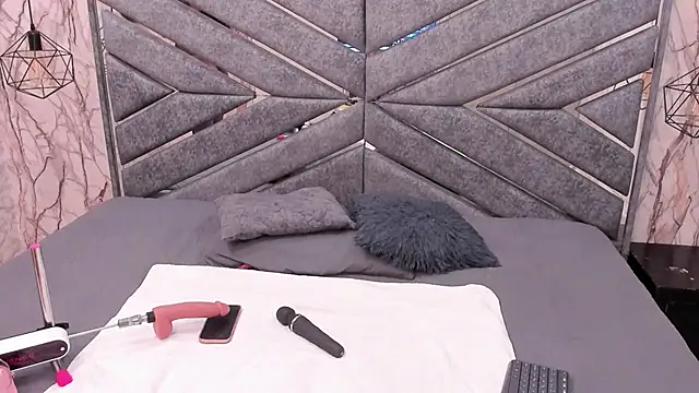 SASHA BROWNIE   online show from March 14, 7:53 pm