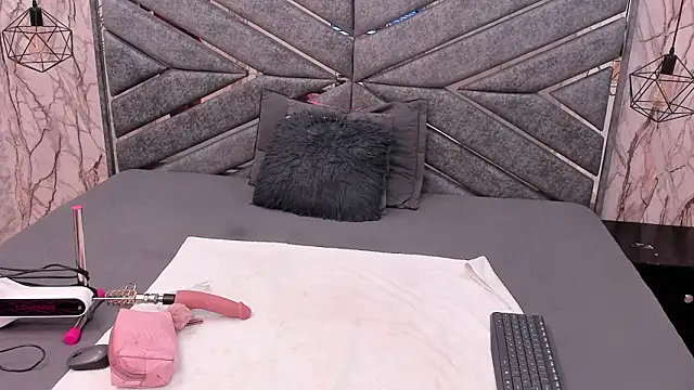 SASHA BROWNIE   online show from March 17, 7:39 pm