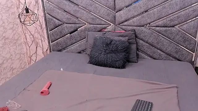 SASHA BROWNIE   online show from March 24, 7:25 pm