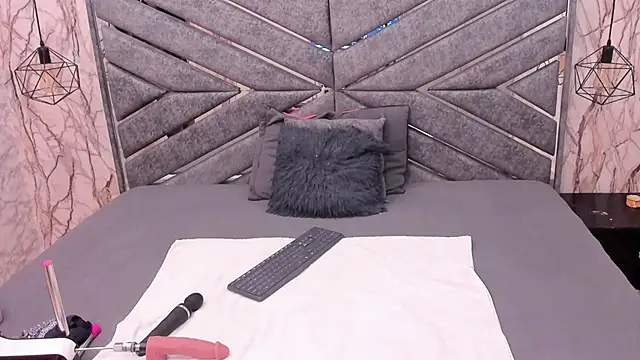 SASHA BROWNIE   online show from March 27, 7:48 pm