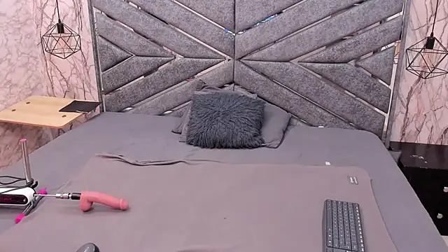 SASHA BROWNIE   online show from February 9, 7:45 pm