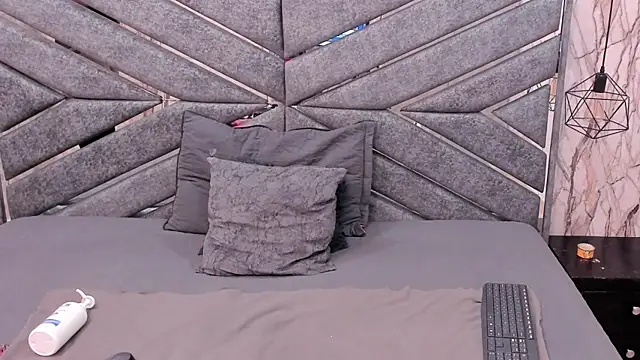 SASHA BROWNIE   online show from April 9, 7:42 pm