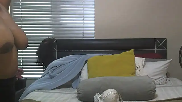 SweetBerryBliss online show from November 17, 7:45 am