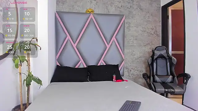 Snapshot of Quee_Sophine chatting on December 16, 7:29 pm Quee Sophine online show from December 16, 7:29 pm