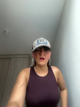 Snapshot of Tinymilf_ chatting on June 29, 6:40 pm Tinymilf online show from June 29, 6:40 pm