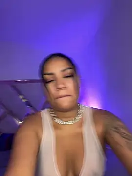 MarianaaSantos online show from April 2, 7:09 pm