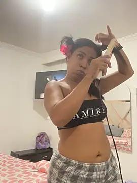 MarianaaSantos online show from April 7, 5:26 pm