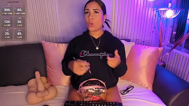 MarianaaSantos online show from October 27, 3:57 pm