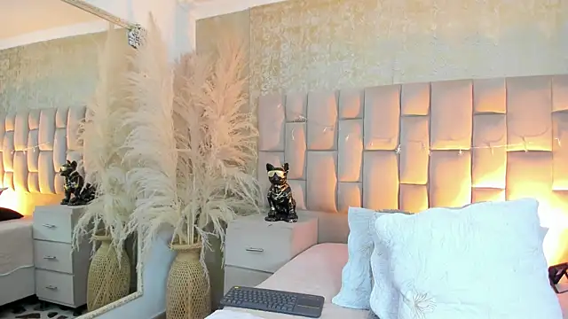 cloesummerr  online show from December 22, 12:38 pm