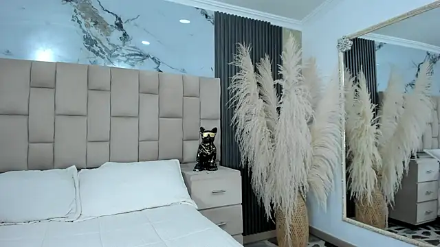 cloesummerr  online show from April 15, 7:58 pm