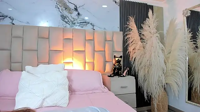 cloesummerr  online show from April 17, 1:47 pm