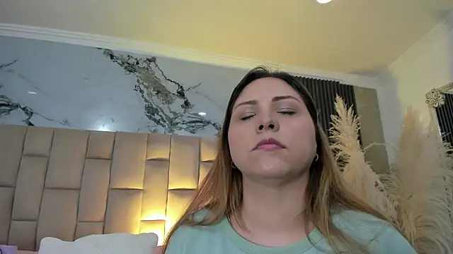 cloesummerr  online show from April 22, 12:45 pm