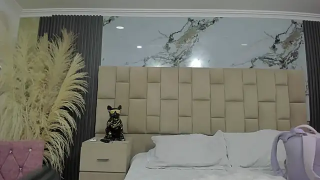 cloesummerr  online show from February 17, 12:24 pm