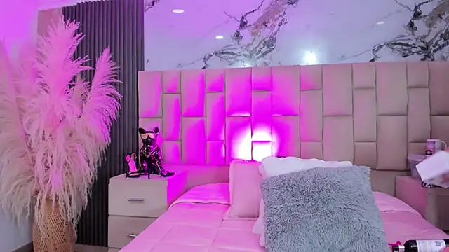 cloesummerr  online show from March 12, 12:53 pm