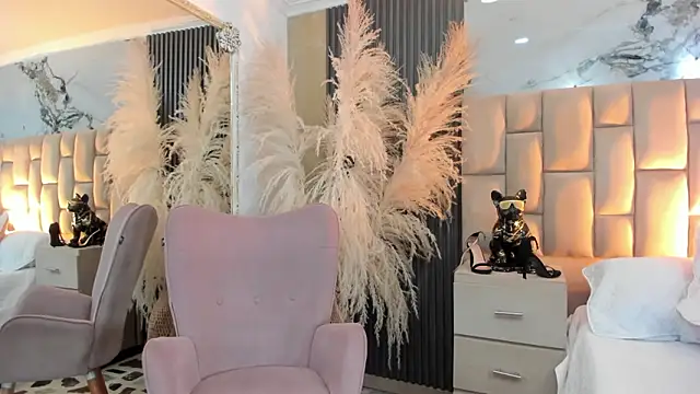 cloesummerr  online show from February 12, 12:38 pm