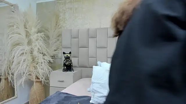 cloesummerr  online show from December 16, 1:04 pm