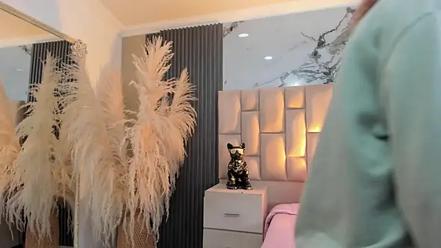 cloesummerr  online show from March 14, 12:22 pm