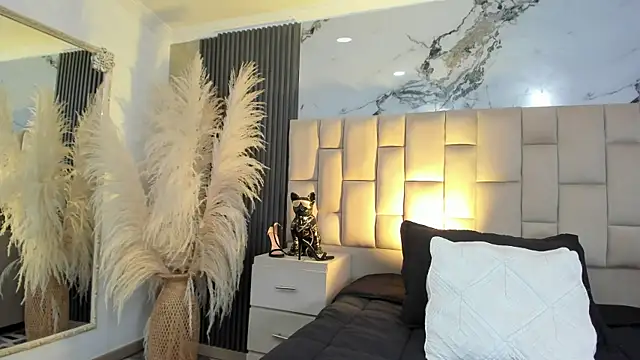 cloesummerr  online show from March 20, 3:24 pm