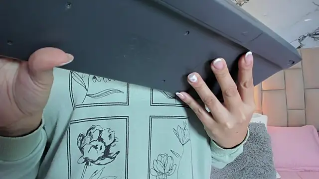 cloesummerr  online show from March 25, 12:59 pm