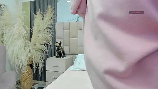 cloesummerr  online show from February 10, 12:48 pm