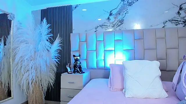 cloesummerr  online show from March 19, 12:38 pm