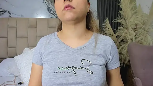 cloesummerr  online show from February 21, 12:40 pm