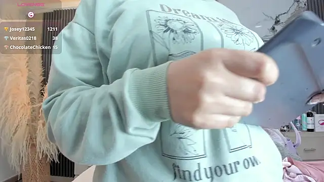 cloesummerr  online show from March 28, 12:39 pm