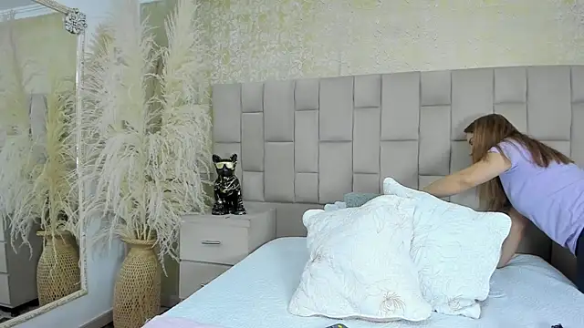 cloesummerr  online show from December 15, 12:44 pm