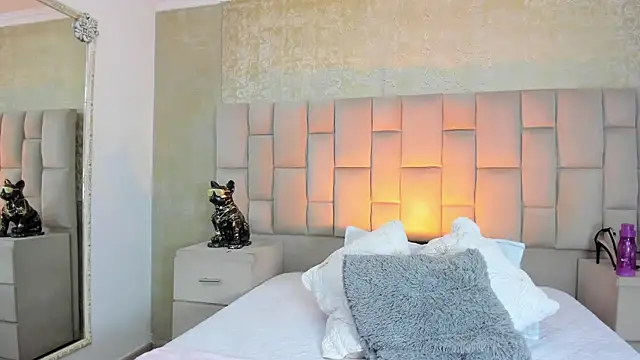 cloesummerr  online show from November 28, 2:06 pm