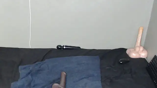 TrishahXo online show from February 22, 7:15 pm