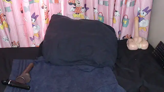 TrishahXo online show from June 10, 8:48 am
