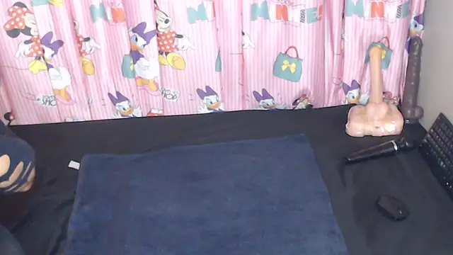 TrishahXo online show from April 1, 4:04 pm