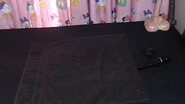 TrishahXo online show from May 24, 10:15 am
