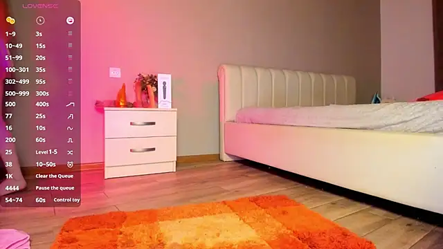 Clarity Yumi online show from December 4, 2:54 am