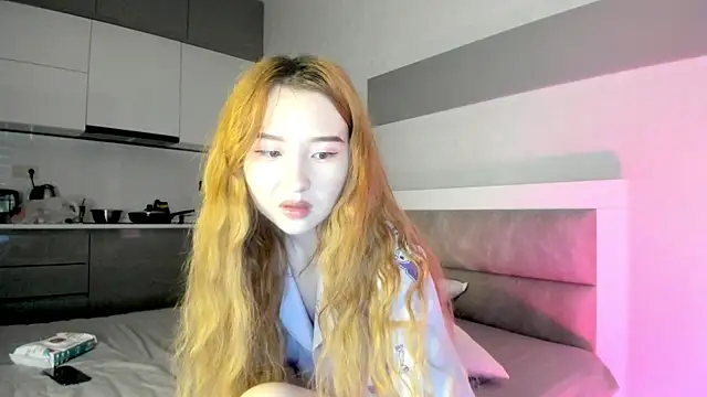 Clarity Yumi online show from October 6, 2:57 am