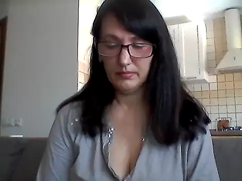 Snapshot of Elena48324 chatting on May 2, 10:31 am Elena48324 online show from May 2, 10:31 am