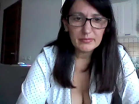 Snapshot of Elena48324 chatting on May 29, 9:04 am Elena48324 online show from May 29, 9:04 am