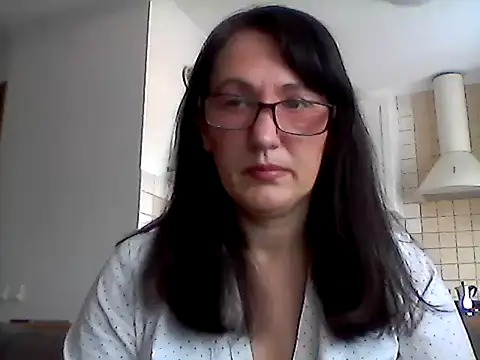 Snapshot of Elena48324 chatting on May 1, 9:25 am Elena48324 online show from May 1, 9:25 am