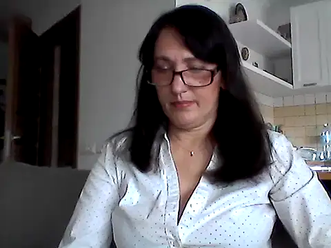 Snapshot of Elena48324 chatting on May 8, 9:46 am Elena48324 online show from May 8, 9:46 am