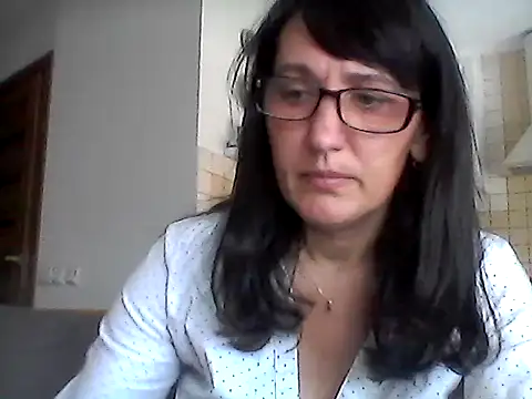 Snapshot of Elena48324 chatting on June 14, 9:43 am Elena48324 online show from June 14, 9:43 am