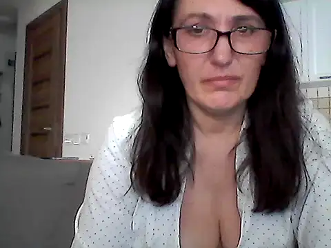 Snapshot of Elena48324 chatting on May 28, 5:08 pm Elena48324 online show from May 28, 5:08 pm