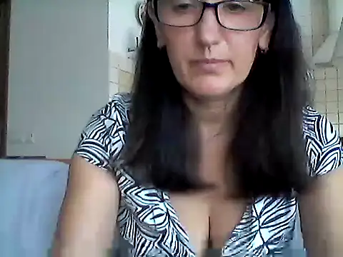 Snapshot of Elena48324 chatting on July 5, 10:11 am Elena48324 online show from July 5, 10:11 am