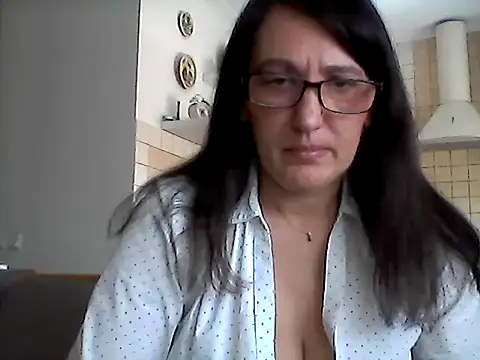 Snapshot of Elena48324 chatting on May 30, 10:21 am Elena48324 online show from May 30, 10:21 am