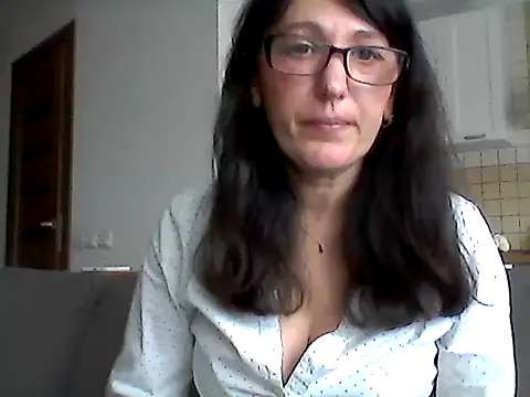 Snapshot of Elena48324 chatting on June 1, 9:53 am Elena48324 online show from June 1, 9:53 am