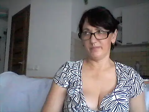 Snapshot of Elena48324 chatting on July 3, 11:17 am Elena48324 online show from July 3, 11:17 am