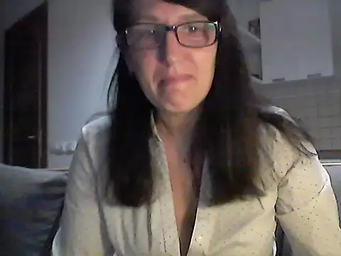 Snapshot of Elena48324 chatting on May 20, 6:05 pm Elena48324 online show from May 20, 6:05 pm