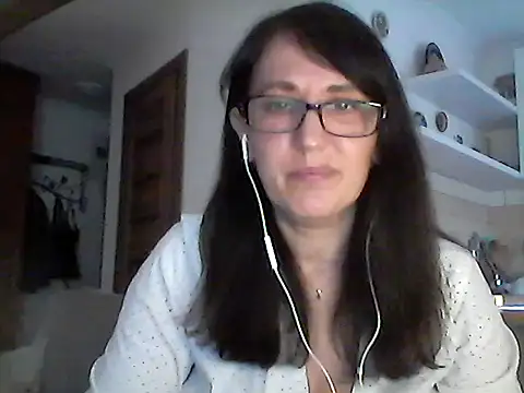 Snapshot of Elena48324 chatting on June 3, 5:28 pm Elena48324 online show from June 3, 5:28 pm