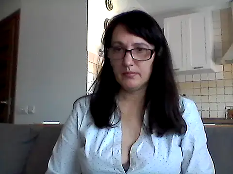 Snapshot of Elena48324 chatting on May 17, 6:24 am Elena48324 online show from May 17, 6:24 am