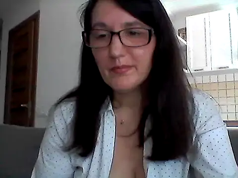 Snapshot of Elena48324 chatting on May 22, 9:51 am Elena48324 online show from May 22, 9:51 am